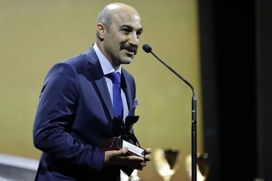 محسن تنابنده در ونیز غوغا کرد | محسن تنابنده جایزه بهترین بازیگر مرد را در جشنواره ونیز دریافت کرد